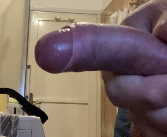 Annuncio Escort Ads - Mi piace ficcare la mia lingua dentro alla figa
