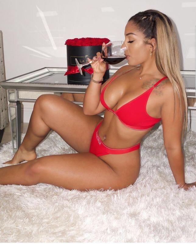 Annuncio Escort Ads - APPENA ARRIVATA IN ZONA DAHIANA ..BELLISSIMA_AFFASCINANTE DONNA CON UN FISICO PERFETTO TUTTO PROFUMATO DA FAR GIRAR