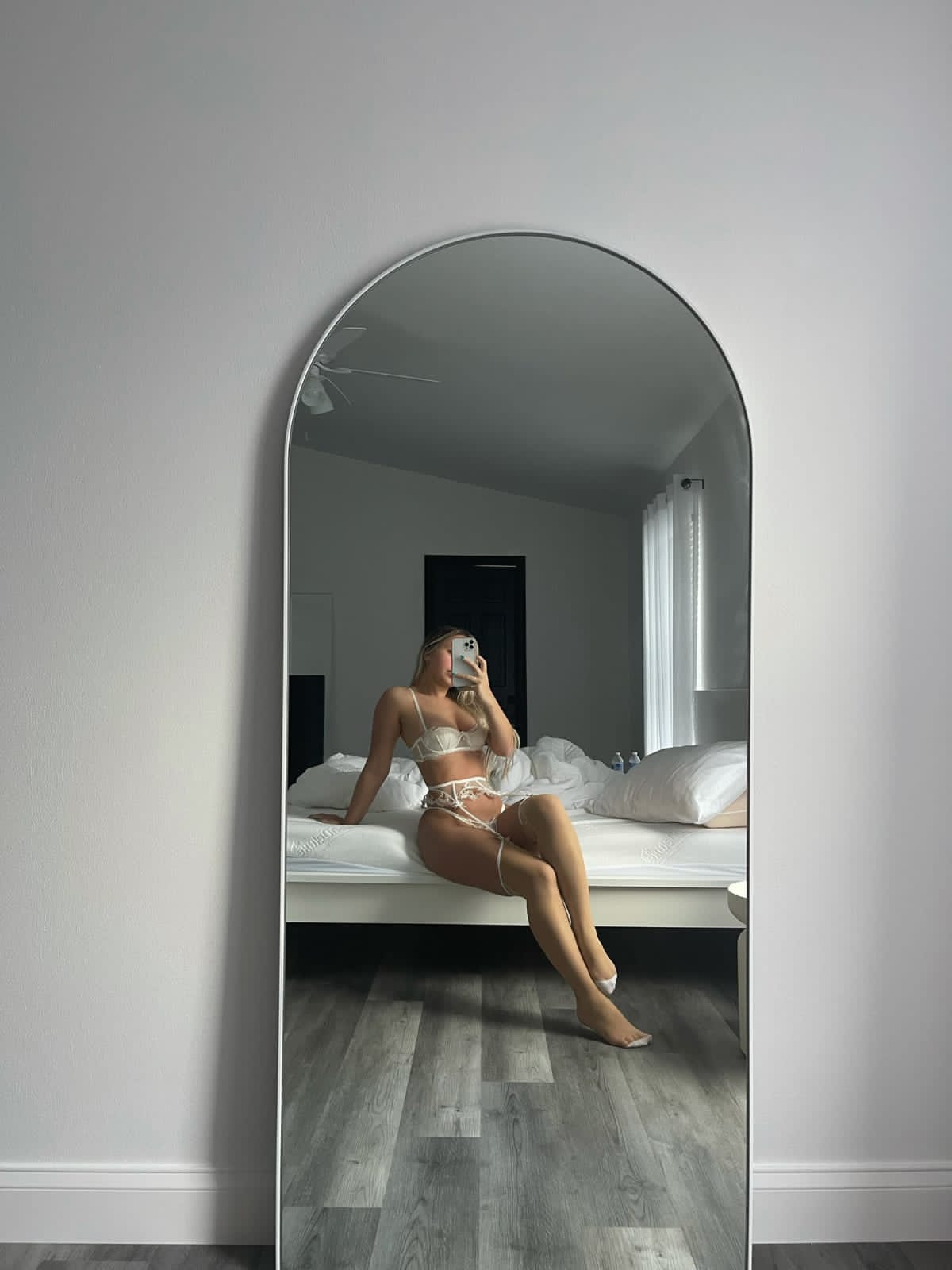 Annuncio Escort Ads - Una giovane ragazza orientale, Escort, snella e molto giocosa, bel seno, dolce e con una sensualit� fortissima!  Ti travolger� di p