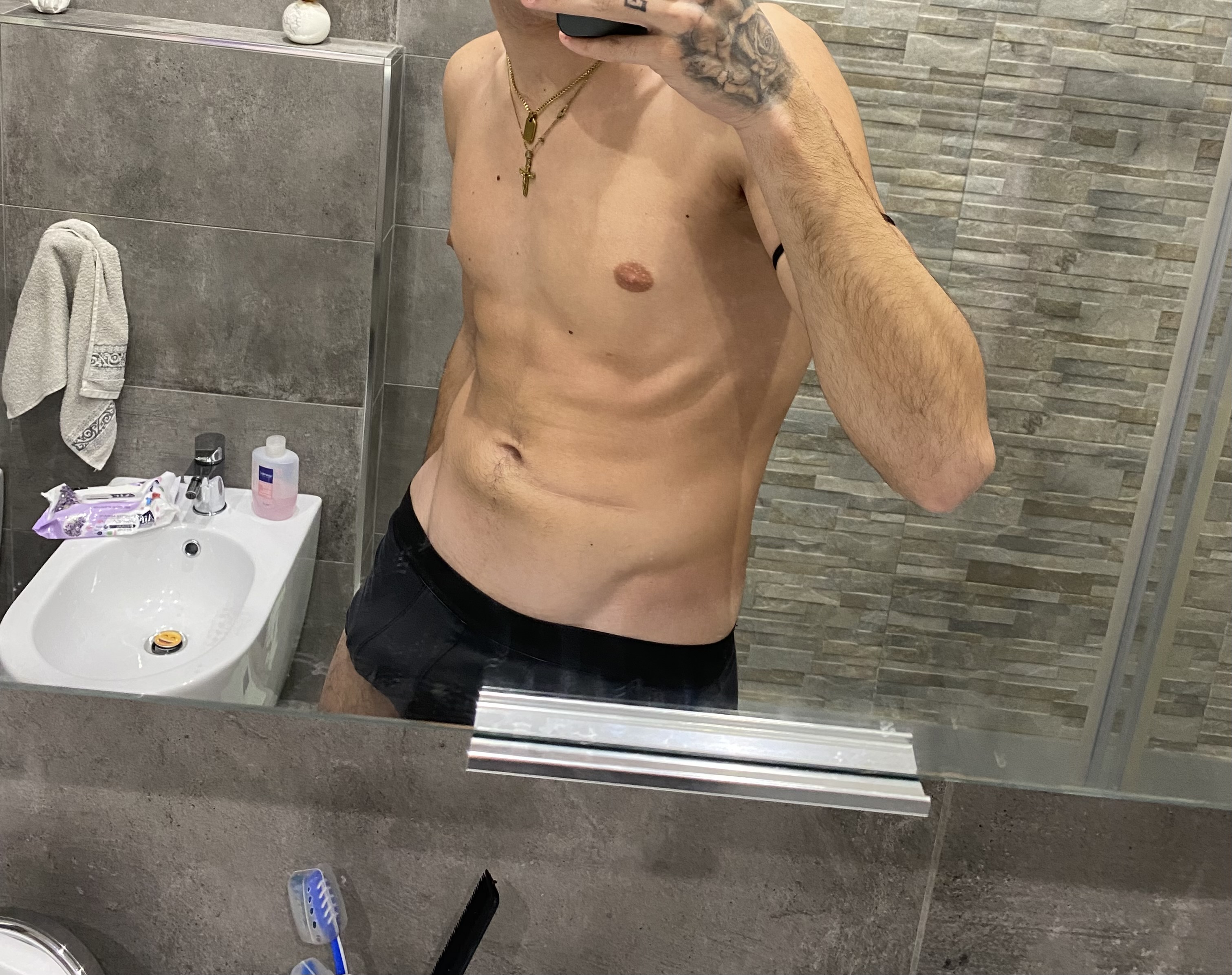 Annuncio Escort Ads - Giovane ragazzo hot