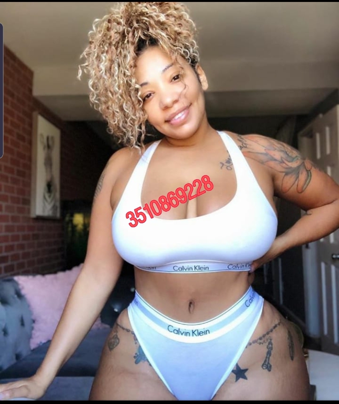 Annuncio Escort Ads - prima volta ,,,tetona massagiatrici ,,,,pompino brodoso regina dello squirting,piogia dorata