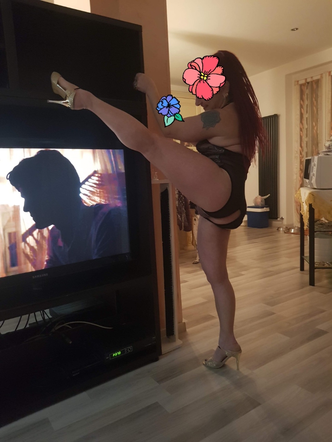 Annuncio Escort Ads - Donna cerca uomo
