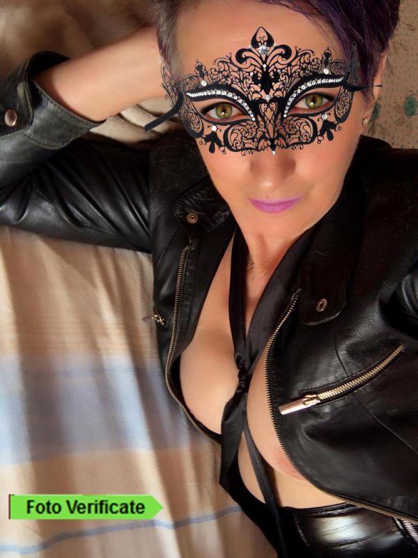 Annuncio Escort Ads - Milf porcellina __ Disponibile SOLO per videochiamate      hot     
