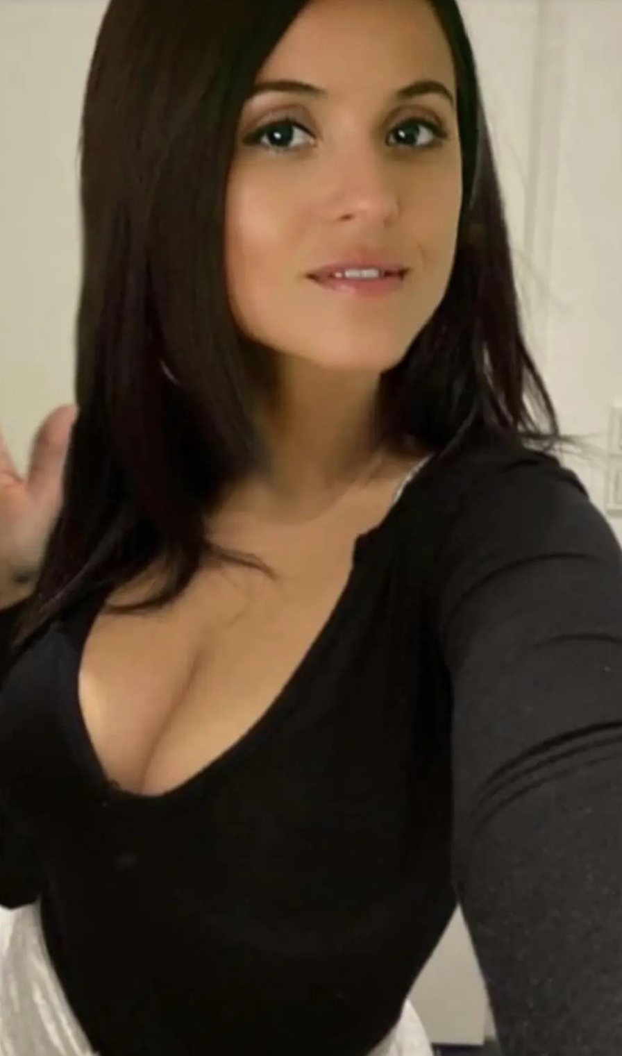 Annuncio Escort Ads - Sono una donna di 33 anni che cerca un uomo single ben orientato alla famiglia per una relazione