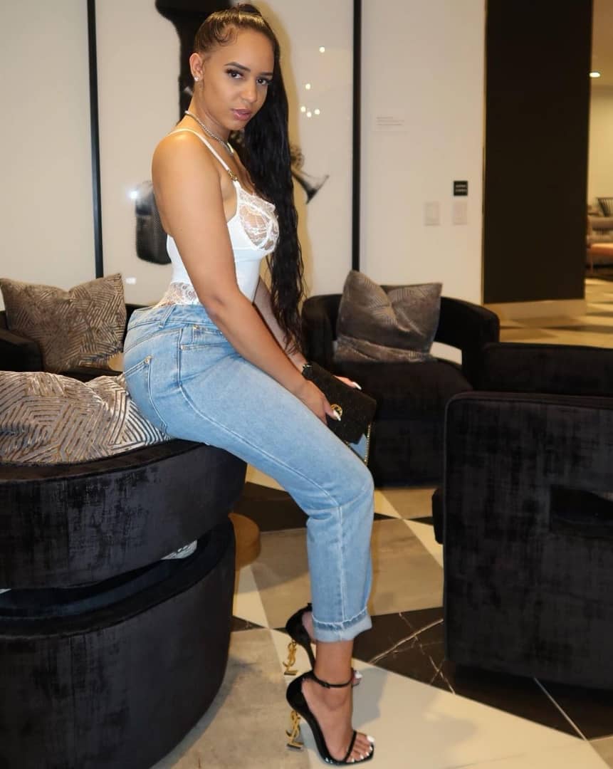 Annuncio Escort Ads - pompino scoperto con venuta naturale + lato b( inculami) sborrami in bocca bacio con amore 69