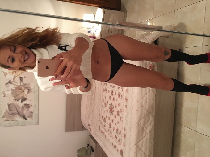 Annuncio Escort Ads - Bellissima donna ti spetta per lunghi momenti di piacere chiamami 