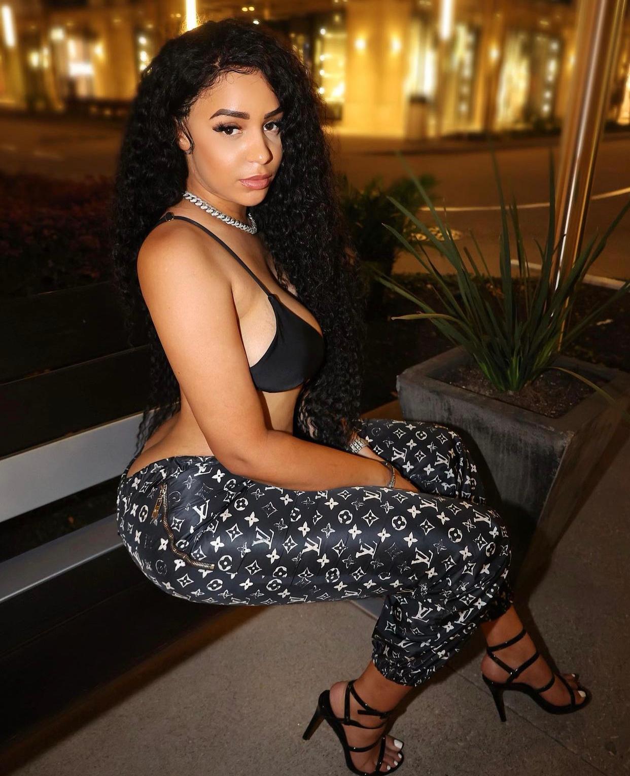 Annuncio Escort Ads - bomba 