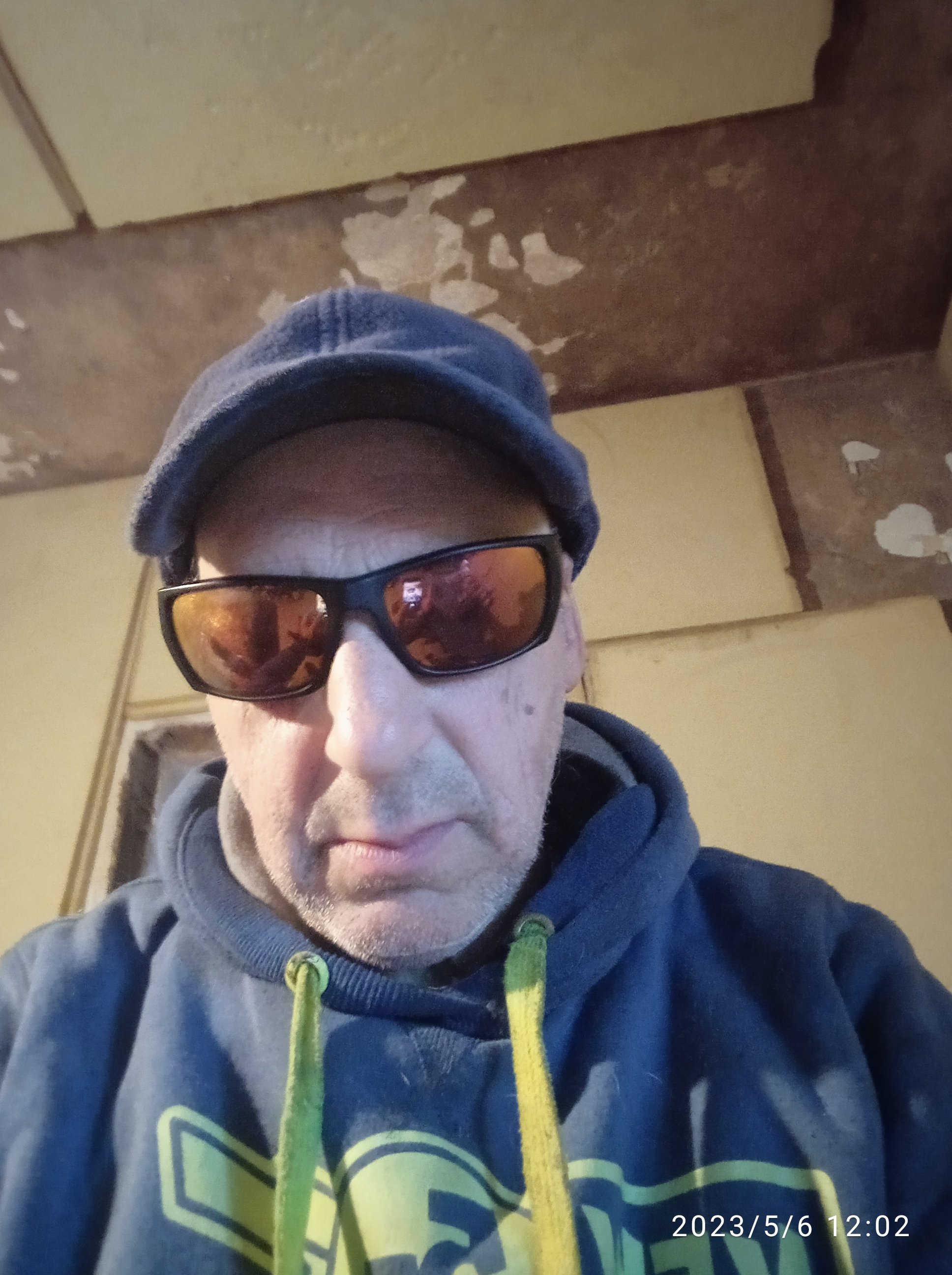 Annuncio Escort Ads - Uomo cerca donna