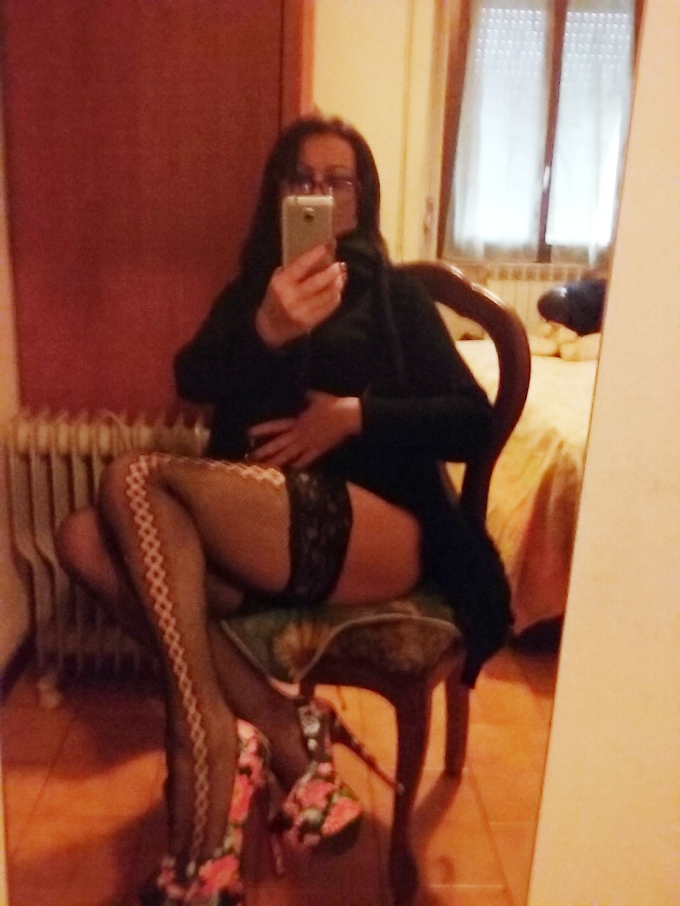 Annuncio Escort Ads - BELLA  MATURA  SUPER   ITALIANA  SIMPATICA .E  SERIA  FOTO..VERE.