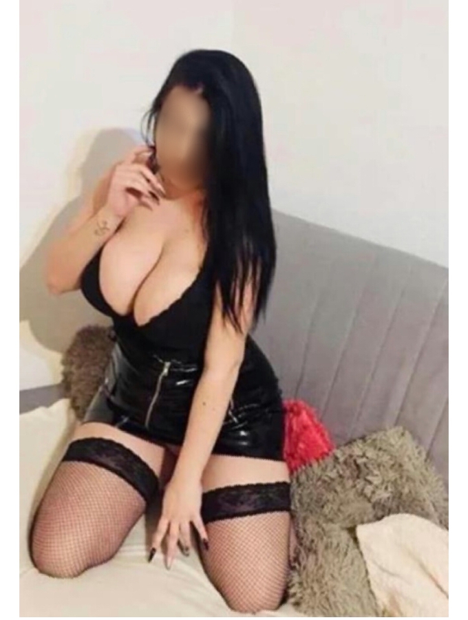 Annuncio Escort Ads - Ema amante del 69 e si sei bravo a leccare mi fai godere giochi particolare straph-on