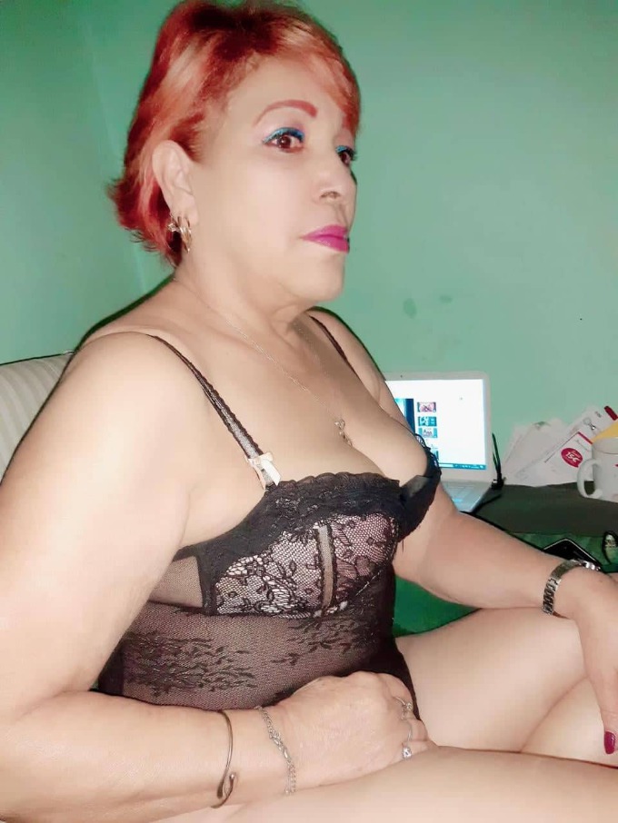 Annuncio Escort Ads - GIULIA BELLISSIMA DONNA MATURA SEXY               BACI CON LINGUA POMPINI AL NATURALE  E LECCAMI il GRILLETTO