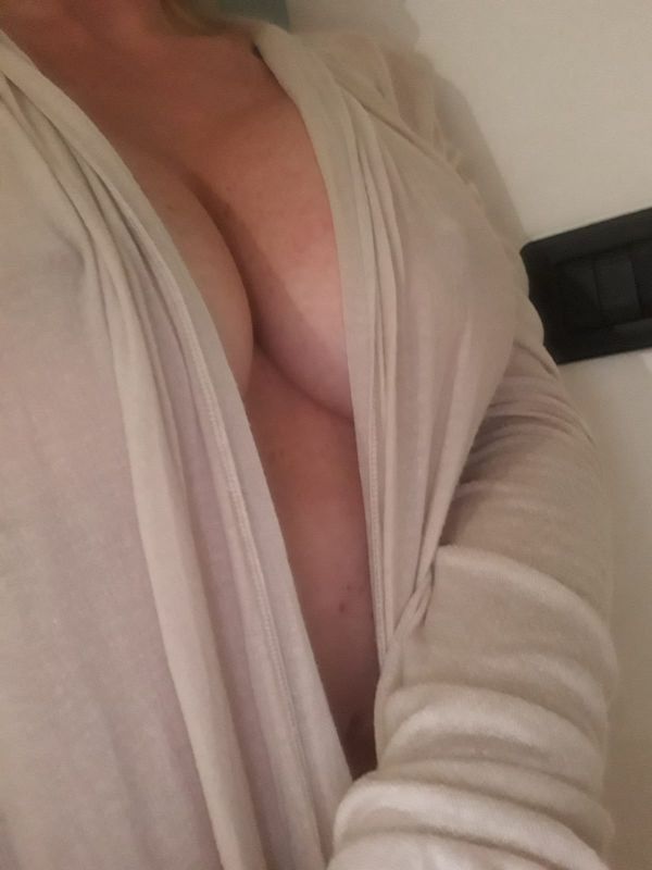 Annuncio Escort Ads - MAI VISTA PRIMA LUANA    Bella e dolce Bionda    AMO SENTIRE LA TUA CALDA PANNA IN MEZZO ALLA MIA 4 DI SENO