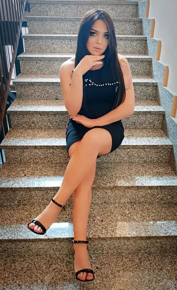 Annuncio Escort Ads - Elisa napoletana focosa e bollente solo videochiamate e chiamate erotiche