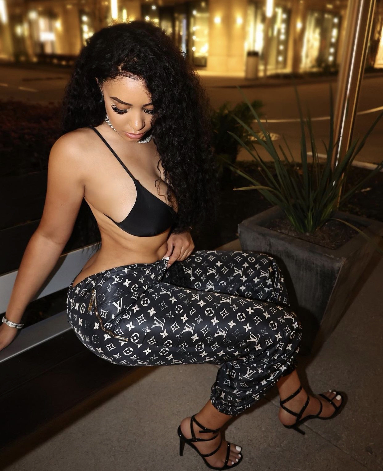 Annuncio Escort Ads - pompino scoperto con venuta naturale + lato b( inculami) sborrami in bocca bacio con amore 69