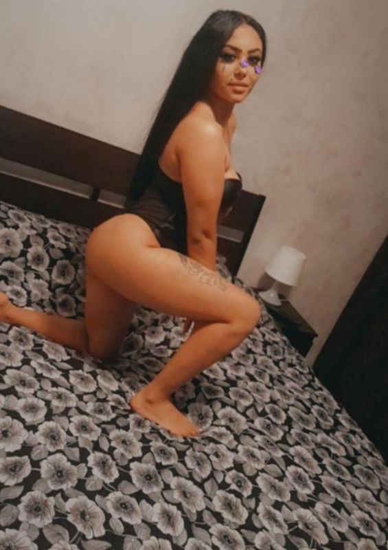 Annuncio Escort Ads - Primissima volta BELLA PATATINA STRETTA e BAGNATA .. COMPLETISSIMA PER OGNI RAPPORTO