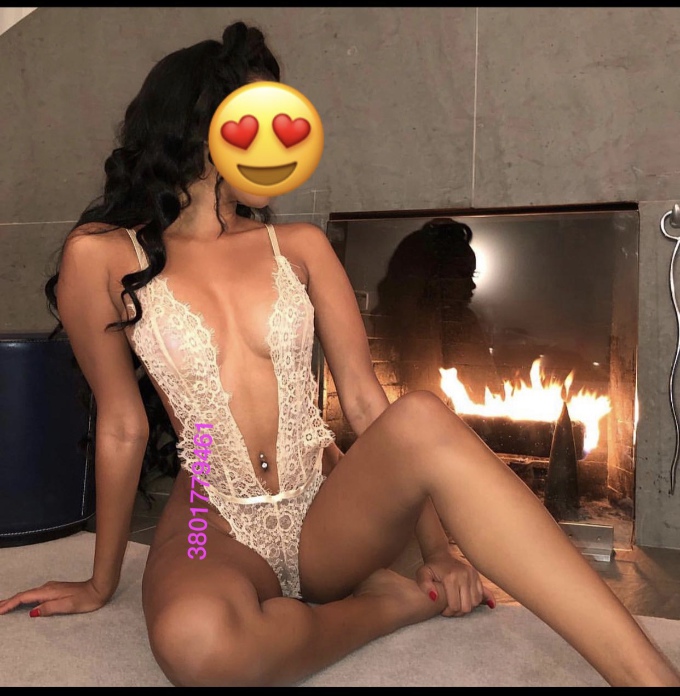 Annuncio Escort Ads - APPENA ARRIVATA KATI 22 ANNI GRAN POMPINARA SUPER PORCELLINA... TUTTA DA LECCARE SENZA TABU, INDIMENTICABILE BOCCA DI FUOGO' PIOGGIA DORATA' 69
