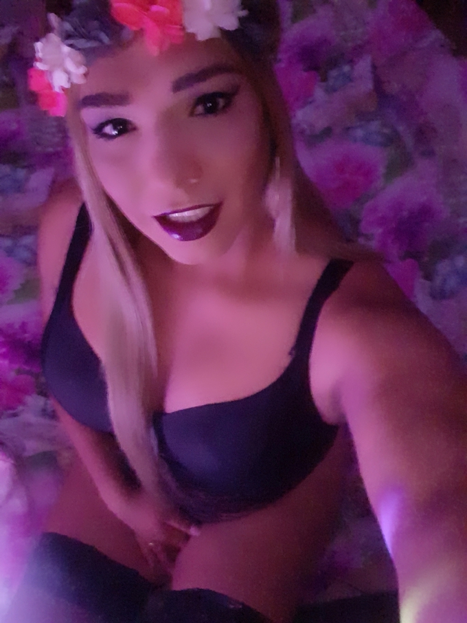 Annuncio Escort Ads - GIOVANISSIMA TRANS ARRAPATA E SEMPRE DURA..LATO B DA URLO ARNESE GROSSO