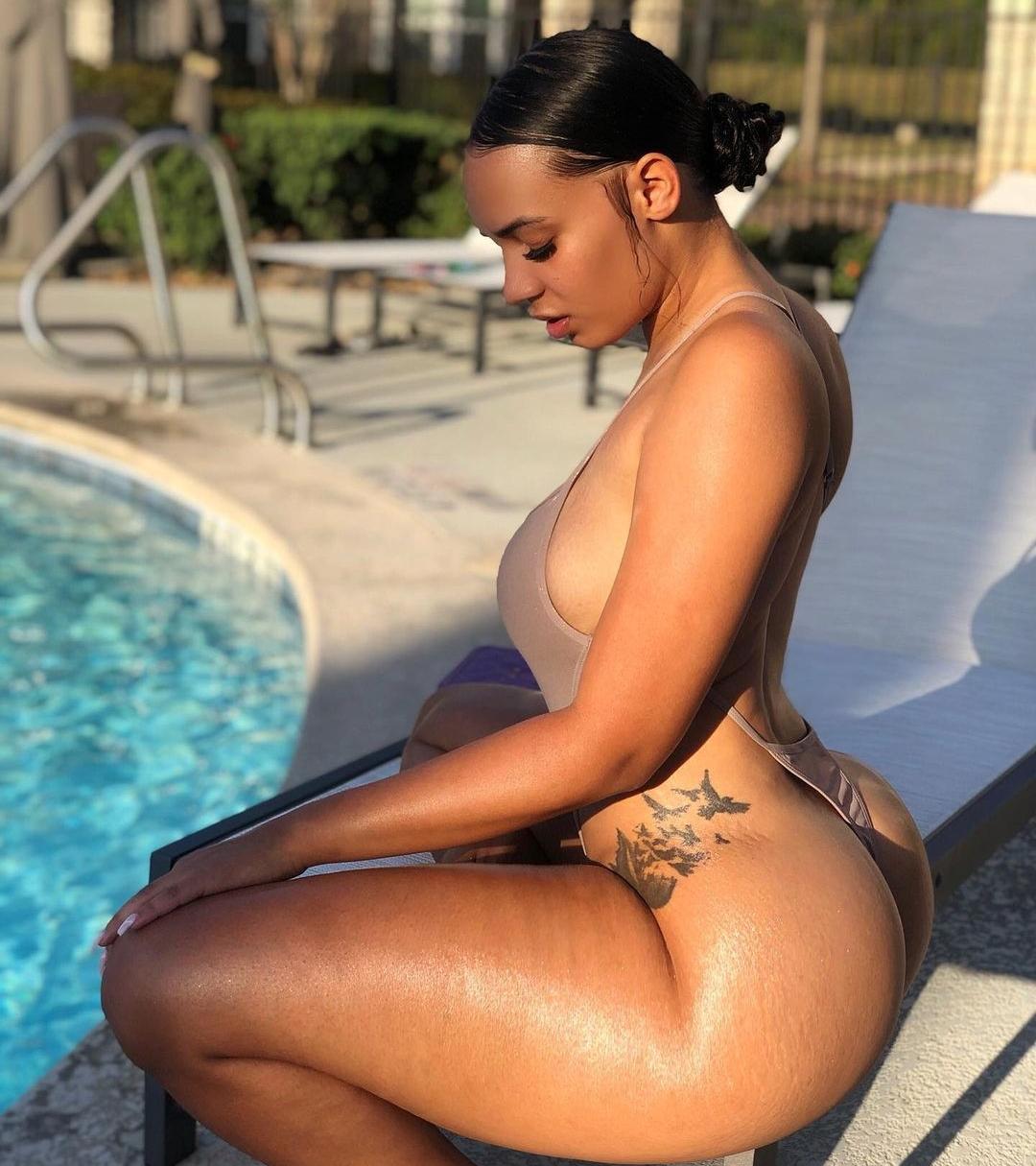Annuncio Escort Ads - bomba 