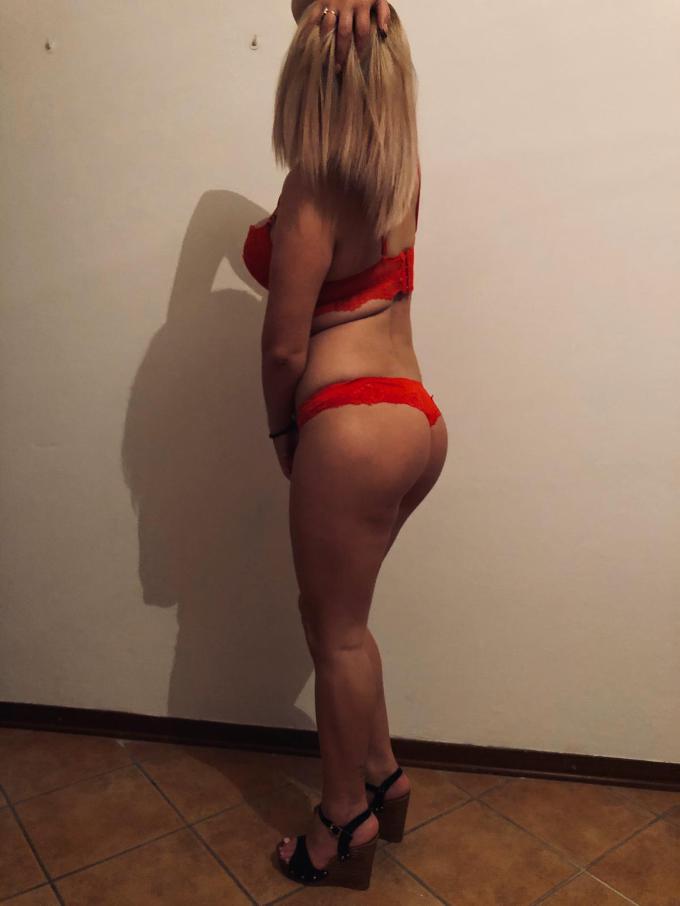 Annuncio Escort Ads - KARA...    Bella e attraente la tua dolce amante il tuo sogno proibito MOLTO  INTRIGANTE! FAVOLOSA BELLISSIMA*