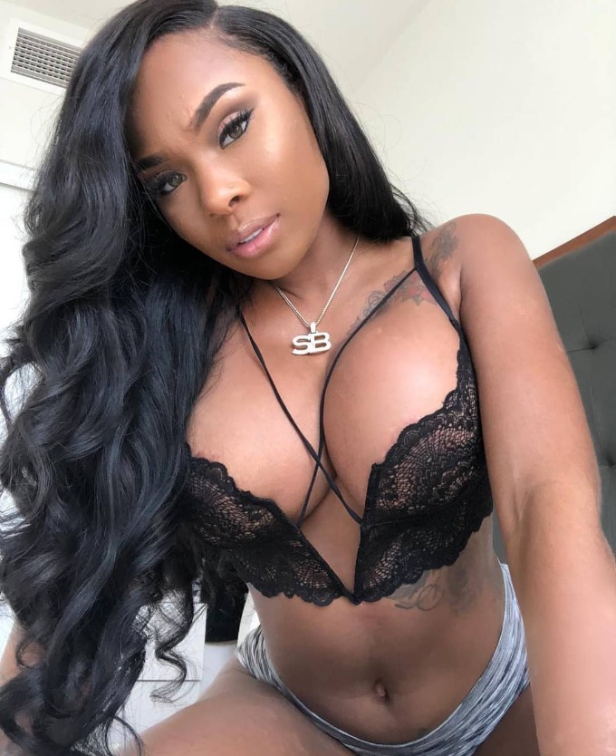 Annuncio Escort Ads - APPENA ARRIVATA CAROLIN PIOGGIA DORATA +STRAPOM+SGUIRTIG POMPINO AL NATURALE + 69