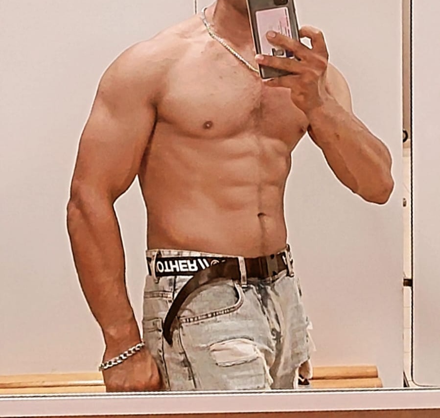 Annuncio Escort Ads - Carco le ragazze e coppie Sono un ragazzo bravo anche molto simpatico e dolcissimo Ho 25 anni ho un bel fisico