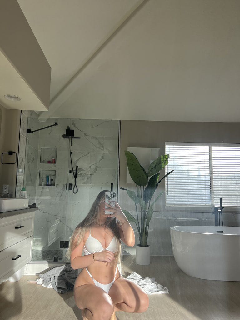 Annuncio Escort Ads - Faccio tutto con classe ed eleganza, a tuo piacimento, mi piace fare del bene e far venire il mio compagno.