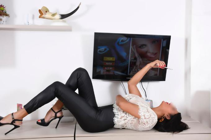 Annuncio Escort Ads - Mistress Paola elegante padroncina dai piedini adorabili. di una magica e naturale educazione che ti lascer senza fiato. Le mie foto sono ve Mistres