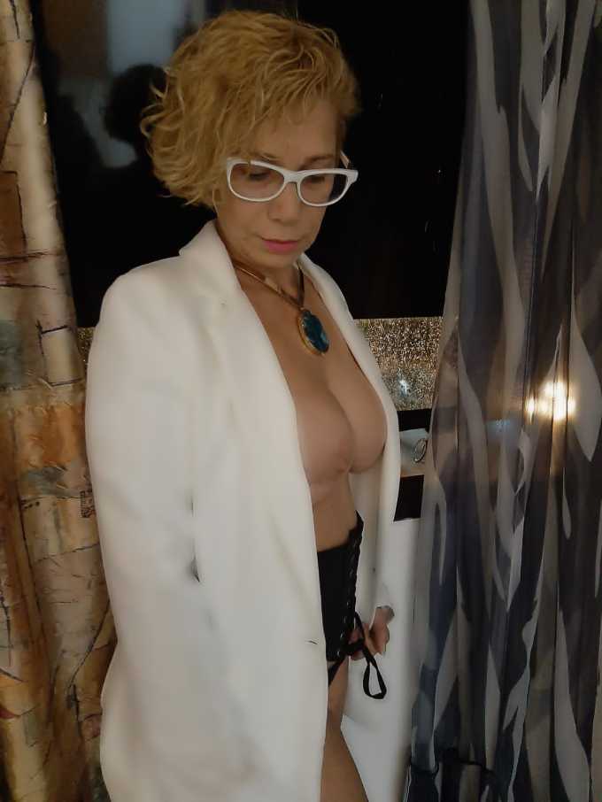 Annuncio Escort Ads - LA SIGNORA DELLA PORTA ACCANTO     FAMMI TUA COME SE FOSSIMO AMANTI  