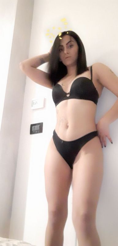 Annuncio Escort Ads - Mai vista Bellissima PAOLA dolce ed esperta ragazza seno naturale abbondante amo gli uomini brillanti pieni di passio