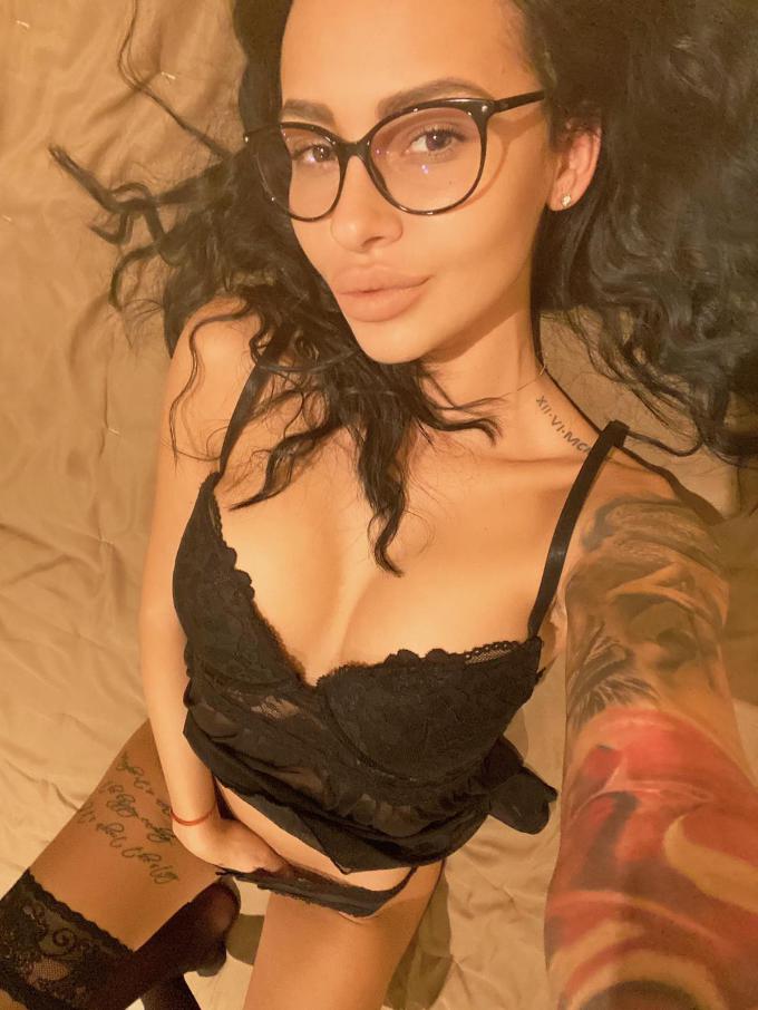 Annuncio Escort Ads - APPENA ARRIVATA BELLISSIMA STUPENDA BAMBOLINA 100% NATURALE AFFASCINANTE DALLA TESTA AI PIEDI FOTO VERISSIME