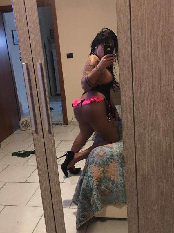 Annuncio Escort Ads - TRANS KELLY      Amante dei lunghi preliminari..Mi piace molto baciare in bocca limonare leccare il culo!Sborrata garantita