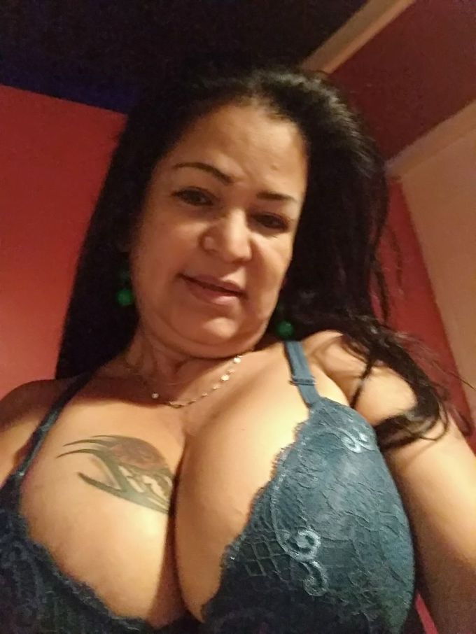 Annuncio Escort Ads - VIVIANA 46 ANNI. CON UNA NONA DI SENO INCREDIBILMENTE PORCA AMANTE DEI PRELIMINARI TI ASPETTO CARICA E CON LA PATATINA SEMPRE BAGNATA