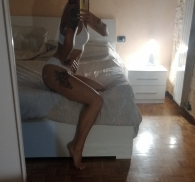 Annuncio Escort Ads -         DOLCEZZA E PASSIONE     APPENA ARRIVATA FOTTO REALISSIME GIOVANISSIMA MORETTINA         
