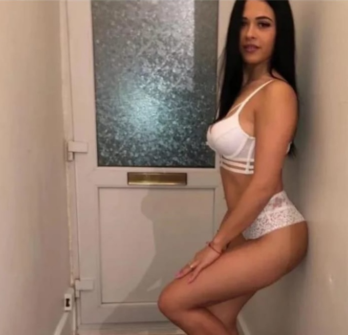 Annuncio Escort Ads - PRIMA VOLTA A TUA CITA BELLISSIMA RAGAZZA COMPLETA CON UN PRELIMINARE AL NATURALE