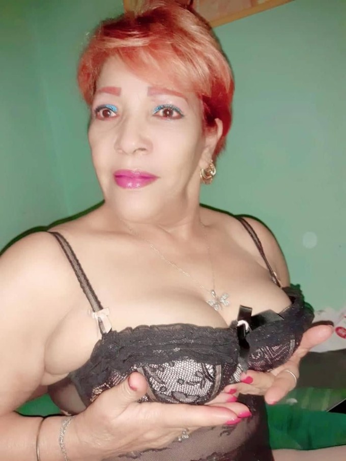 Annuncio Escort Ads - GIULIA BELLISSIMA DONNA MATURA SEXY               BACI CON LINGUA POMPINI AL NATURALE  E LECCAMI il GRILLETTO