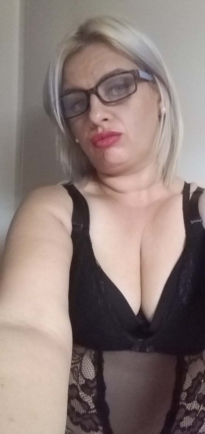 Annuncio Escort Ads - NOVITA PRIMA VOLTA DONNA MATURA FOTO 100% VERE SEXY CARICA EROTICA PER UN INCONTRO PICCANTISSIMO