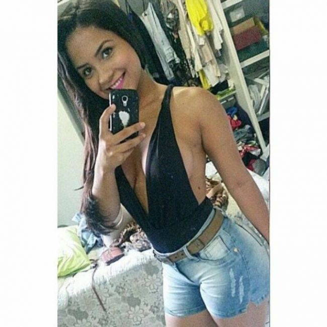 Annuncio Escort Ads - KATIA BELLISSIMA 19 enne CHE AMA LIMONARE AL NATURALE, CULETTO STRETTO E PROFONDO INSAZIABILE ED SPUDORATA COMPLETISSIMA E SENZA LIMITI.....