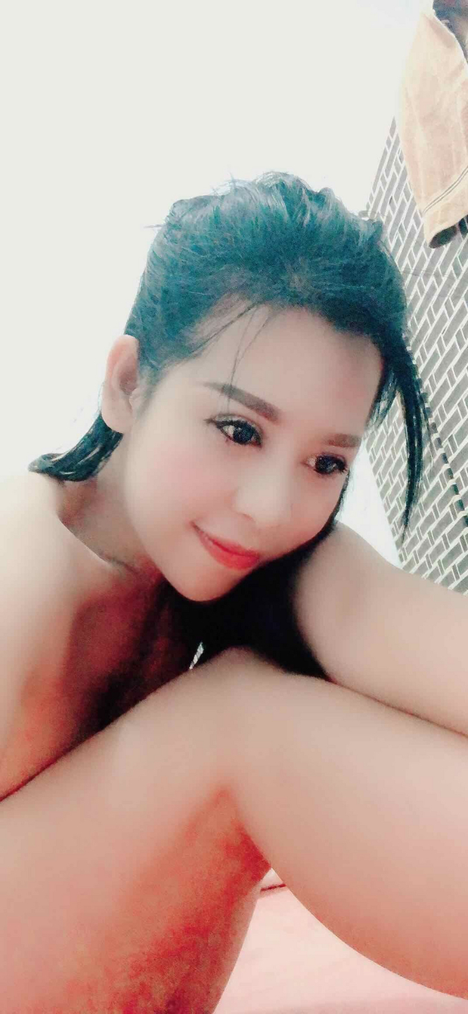 Annuncio Escort Ads - ACHE A DOMICILIO 27 ANNI- LA PIU TROIA INSUPERABILE DEI POMPINI- GOLA PROFONDA