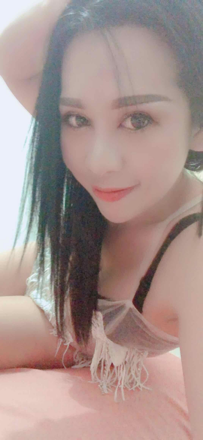 Annuncio Escort Ads - ACHE A DOMICILIO 27 ANNI- LA PIU TROIA INSUPERABILE DEI POMPINI- GOLA PROFONDA
