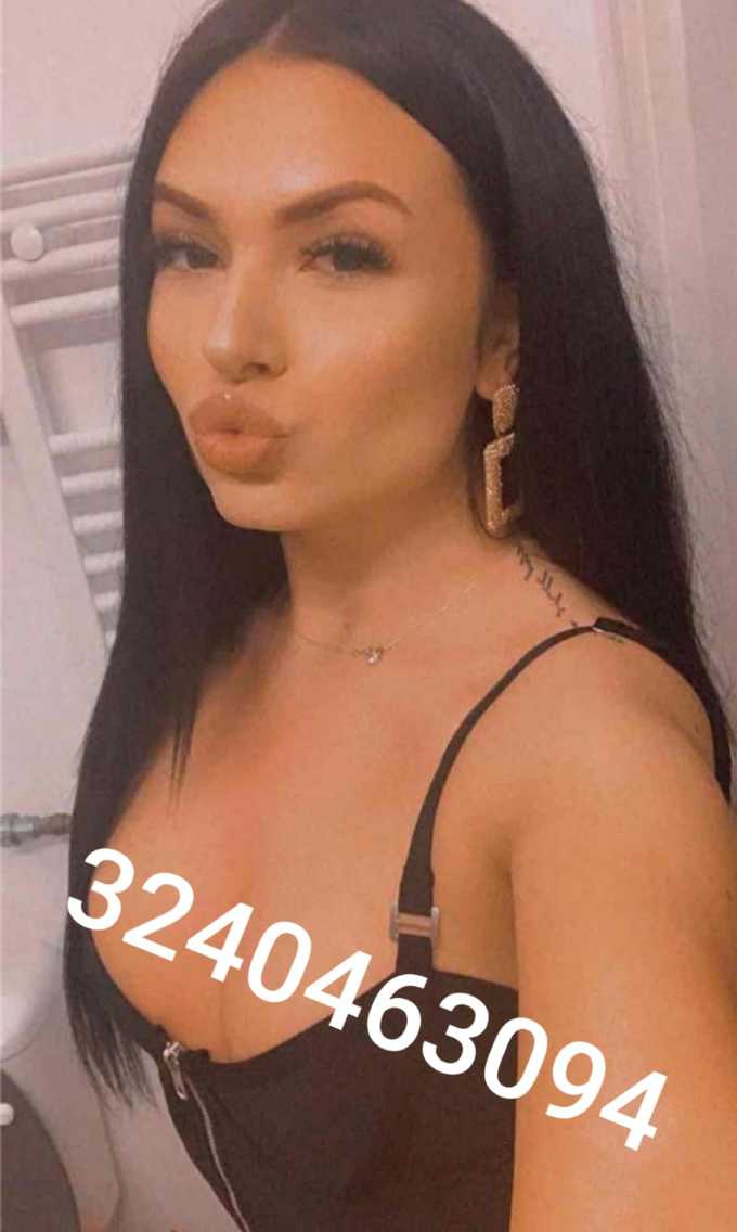 Annuncio Escort Ads - NEW ....         ROXY         SEXY GIOVANE BELLA MOLTO CALDA.    !!! RAGIUNGO ANCHE PER FESTE E SERATE