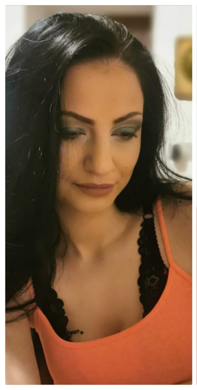 Annuncio Escort Ads -     APPENA ARRIVATA.     *      % ... FIGA SUCCOSA DA LECCARE - 69 E POMPINO NATURALE     LATO B - MASSAGGIO