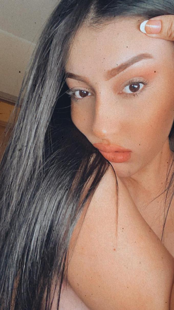 Annuncio Escort Ads - ...BELLA RAGAZZA ALTA  1.70 MORA , CONVOLGENTE, SENSUALE... DOLCE TE ASPETTO     