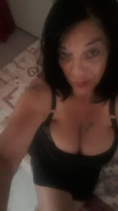 Annuncio Escort Ads - SIGNORA 50ENNE FORMOSA E DISPONIBILISSIMA APPENA ARRIVATA FINO A LUNEDI SEXY E CALDA.