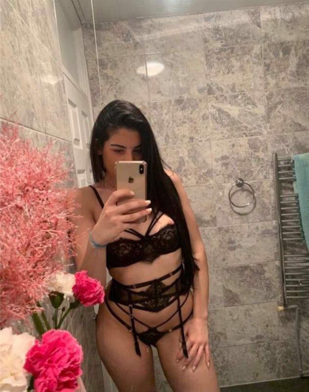 Annuncio Escort Ads - UNA ORA - 2 VENUTE BACII EN BOCA CON LA LINGUA CULO STRETTO
