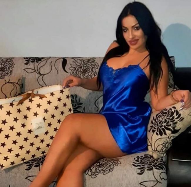 Annuncio Escort Ads - Alessia Preliminari scoperti fino alla fine con venuts in faccia in bocca sulle tette BOLLENTE UN VERO VULCAN0    SESSO A 360