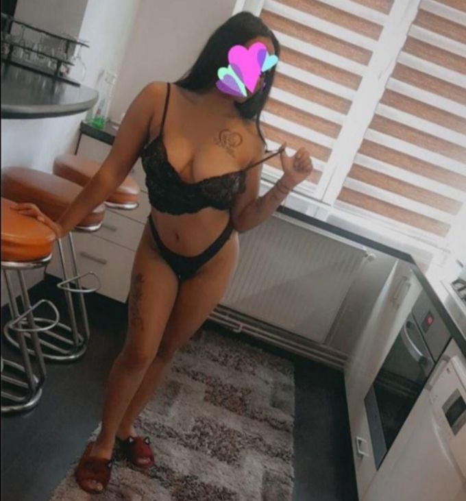 Annuncio Escort Ads - Primissima volta BELLA PATATINA STRETTA e BAGNATA .. COMPLETISSIMA PER OGNI RAPPORTO