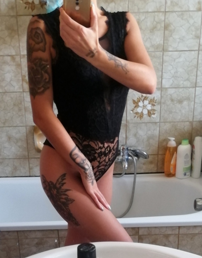 Annuncio Escort Ads - Deliziosa e completissima strepitosa morettina Cogli l'attimo