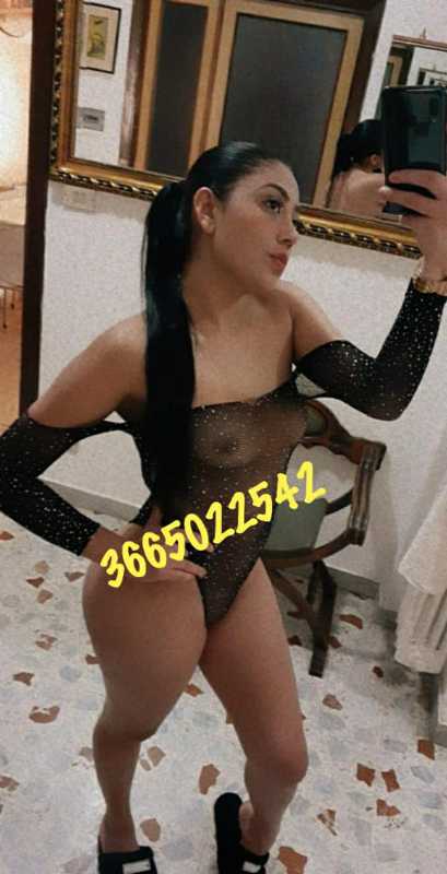 Annuncio Escort Ads - FERMATI = *CAROLINA MOLTO SEXY SUPER BRAVA=CON FIGA STRETTA + POMPINO AL NATURALE FINO alla FINE