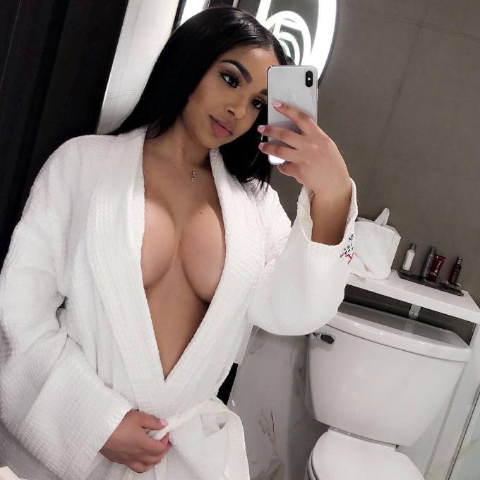 Annuncio Escort Ads - AMY NOVITA INCANTEVOLE MASSAGGIATRICE MANI SPERTE BENESSERE FISICO E MENTALE 24 su 24