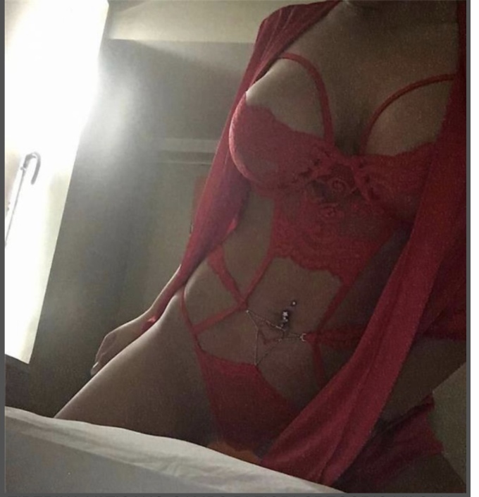 Annuncio Escort Ads - NOVIT  IN CITT  NICOL     UNA GRANDE TROIA,LATO B DA URLO ,POMPINO AL NATURALE,69 FINO ALLO SVENIMENTO